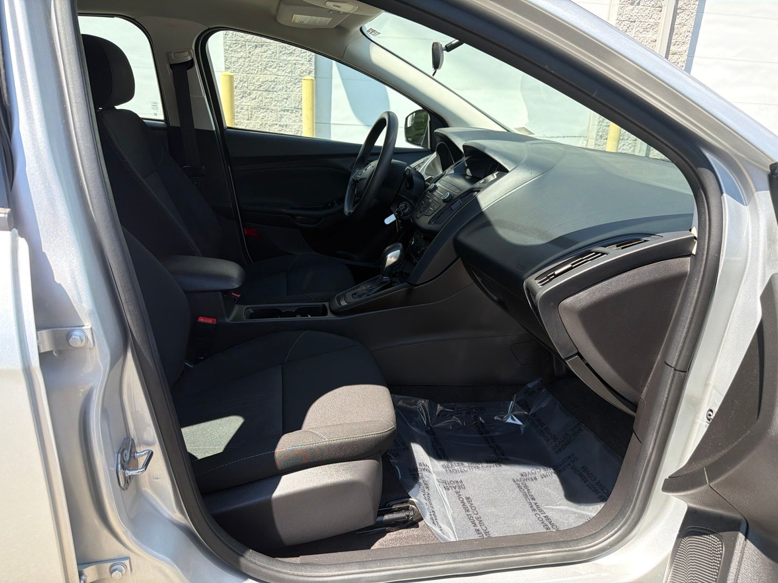 Used 2018 Ingot Silver Ford SE image 25