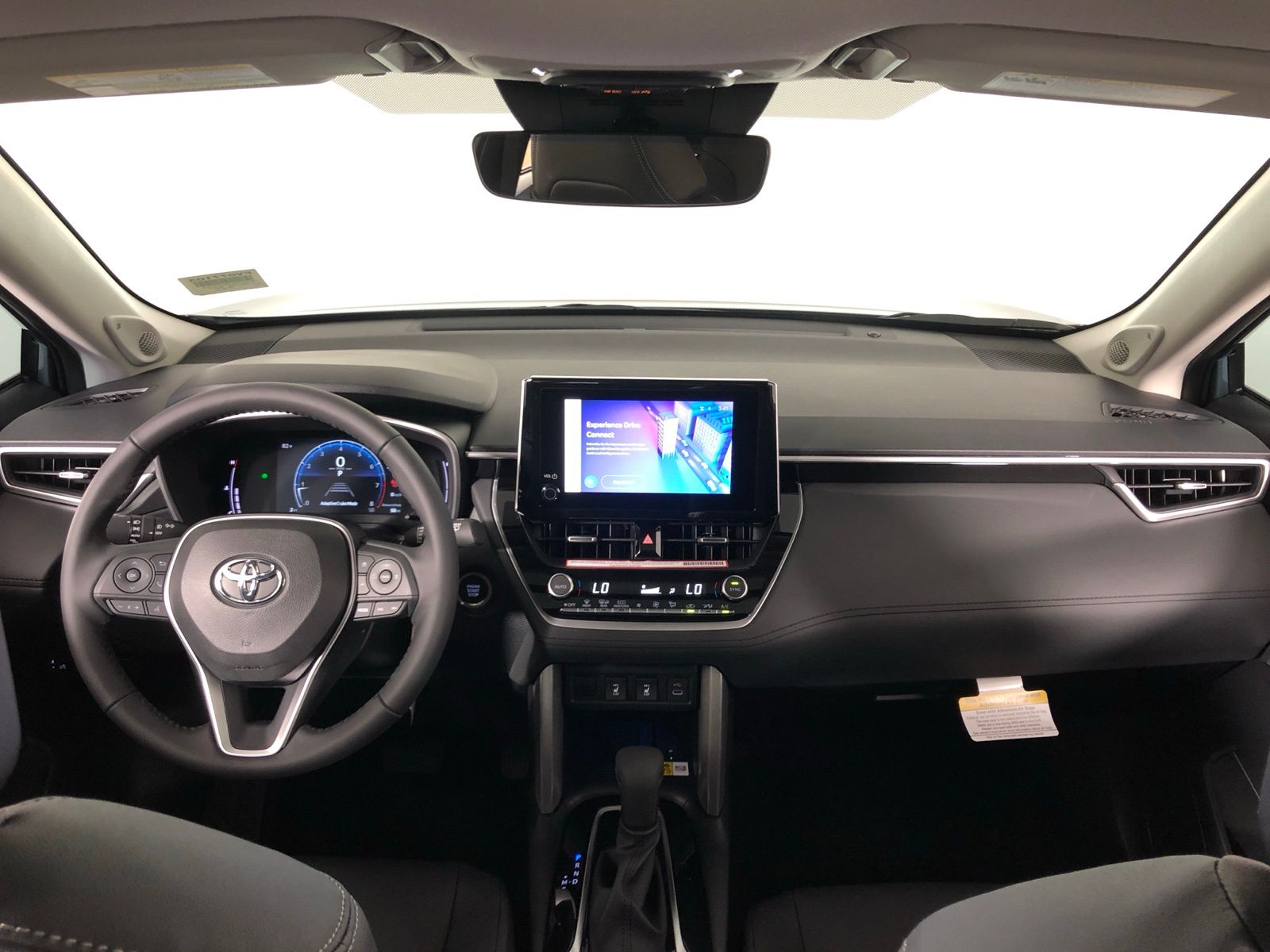 2025 Toyota Corolla Cross XLE 17