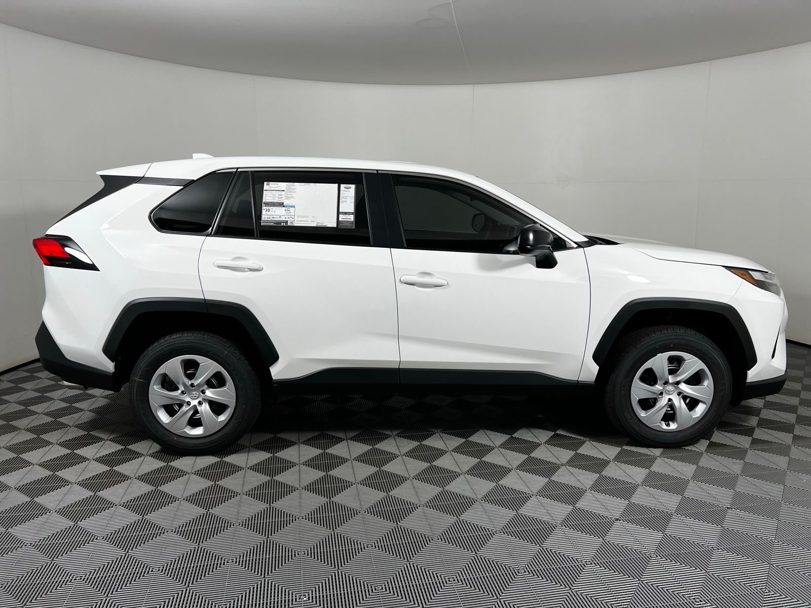 2025 Toyota RAV4 LE 4