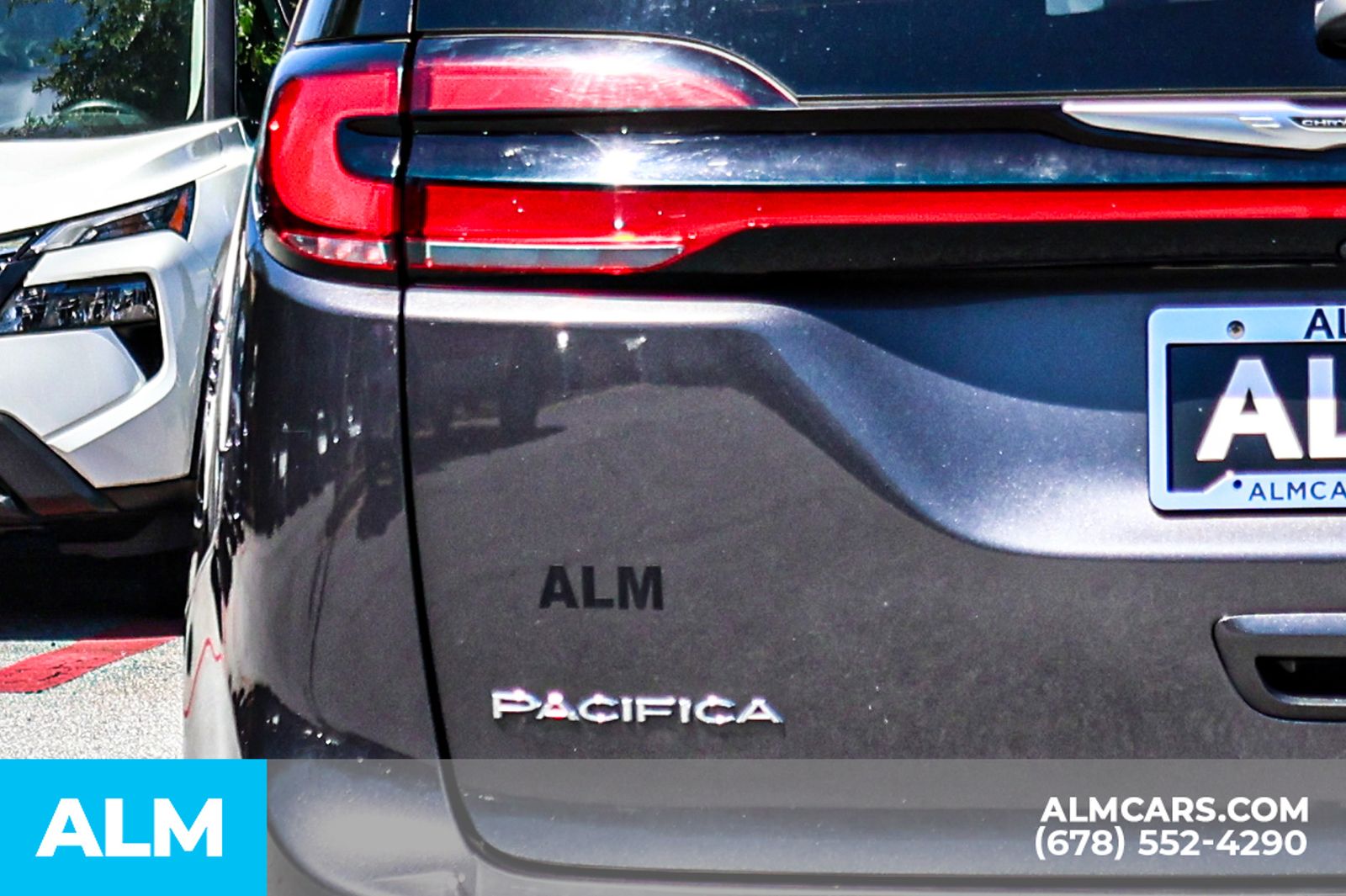 2023 Chrysler Pacifica Touring L photo 12