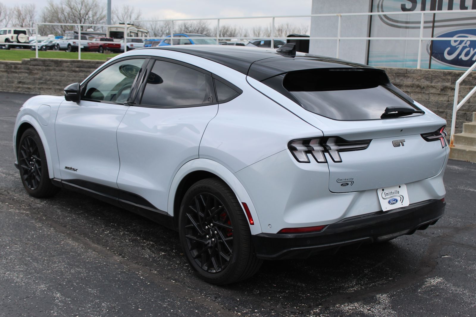 View vehicle photo 6