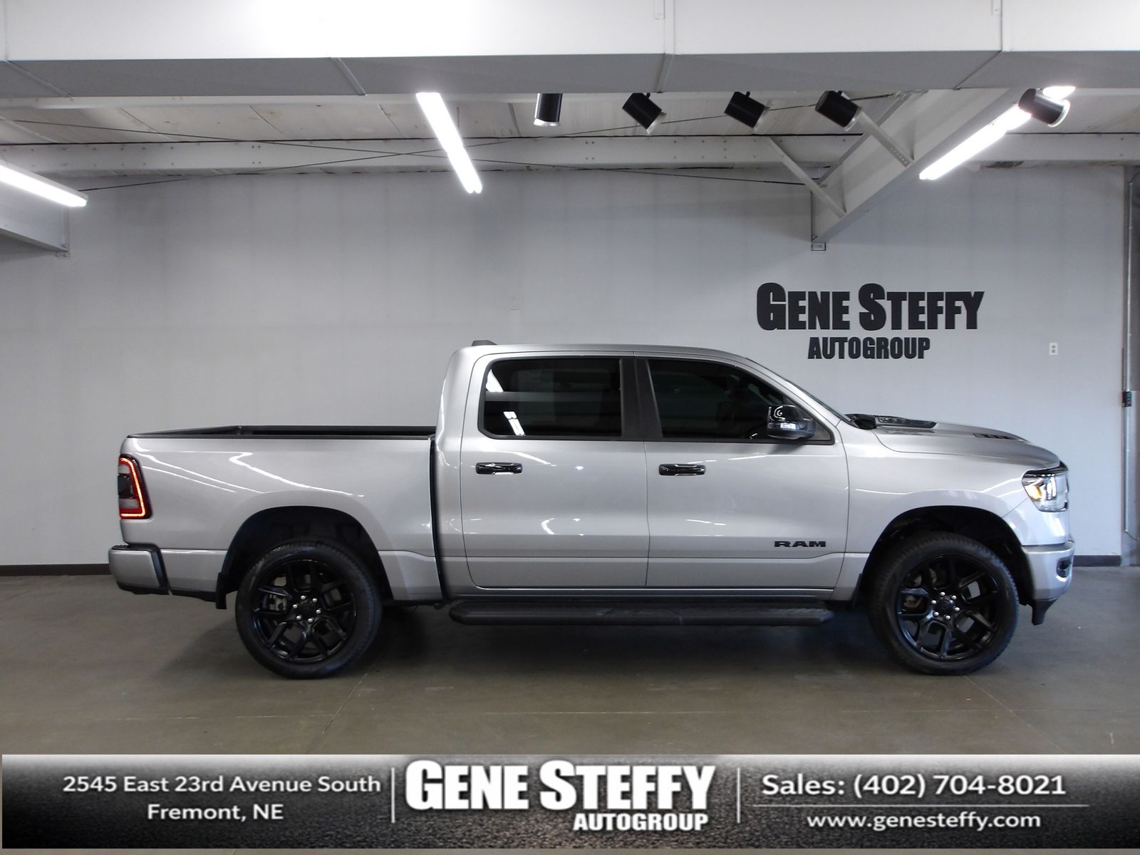Billet Silver Metallic Clearcoat 2023 RAM 1500 Pickup Truck Four-Wheel Drive 8-Speed Automatic