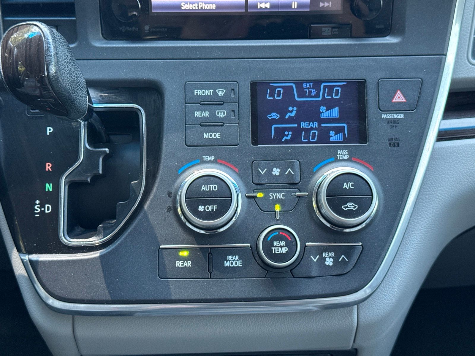 Used 2015 Shoreline Mist Toyota XLE Premium image 21