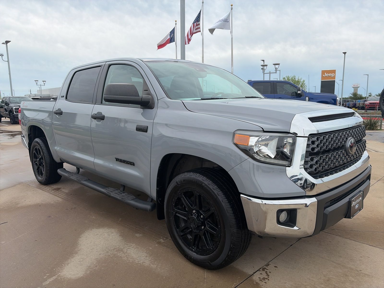 View vehicle photo 7