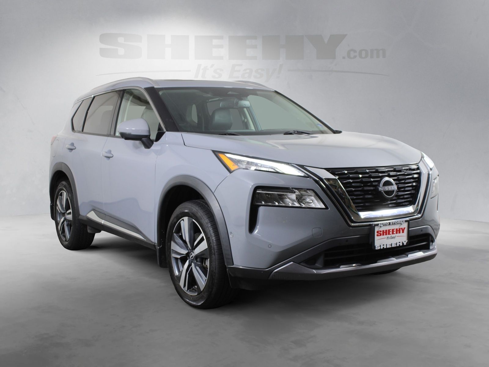 Used 2023 Gray Nissan SL image 2