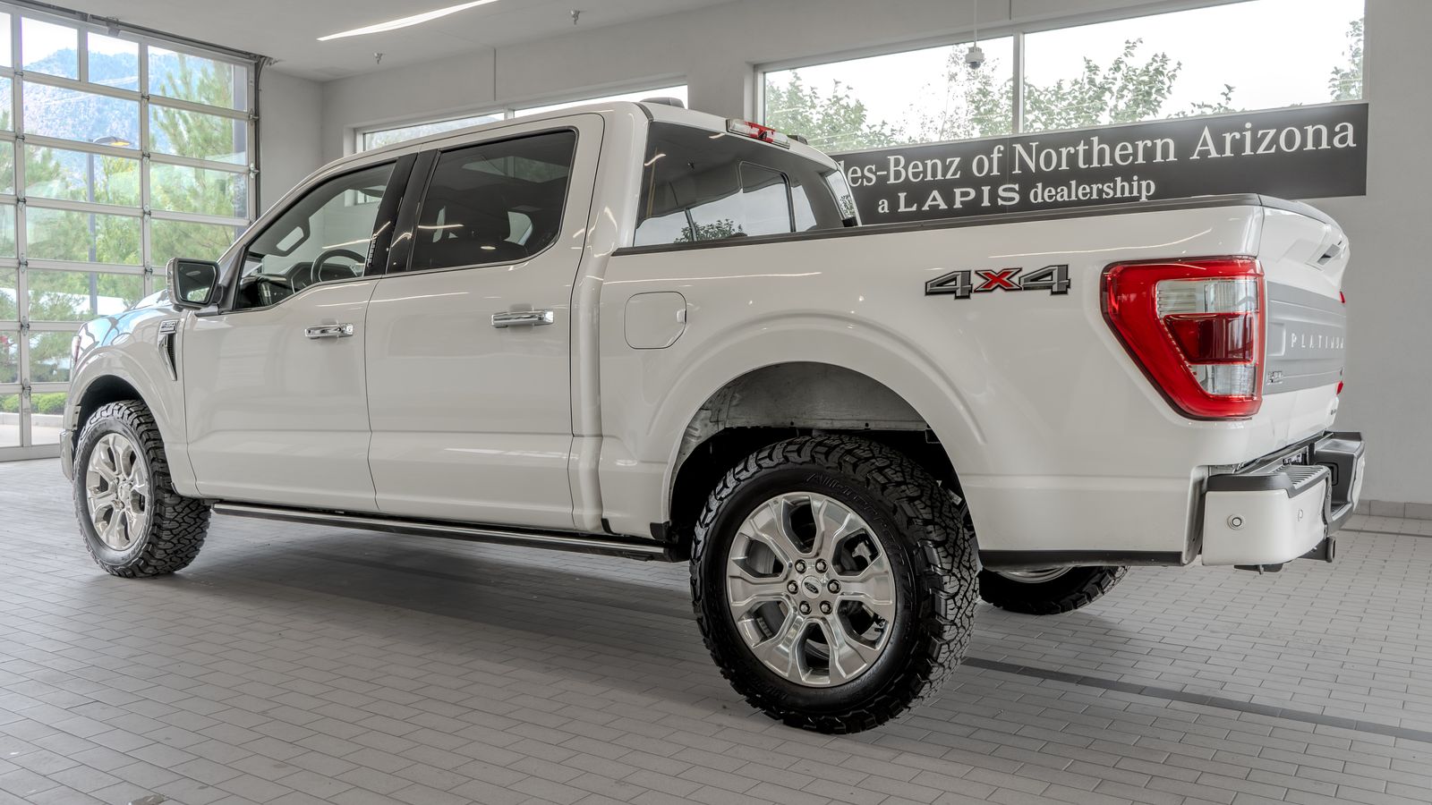 2022 Ford F-150 Platinum — foto completa 13 de 33