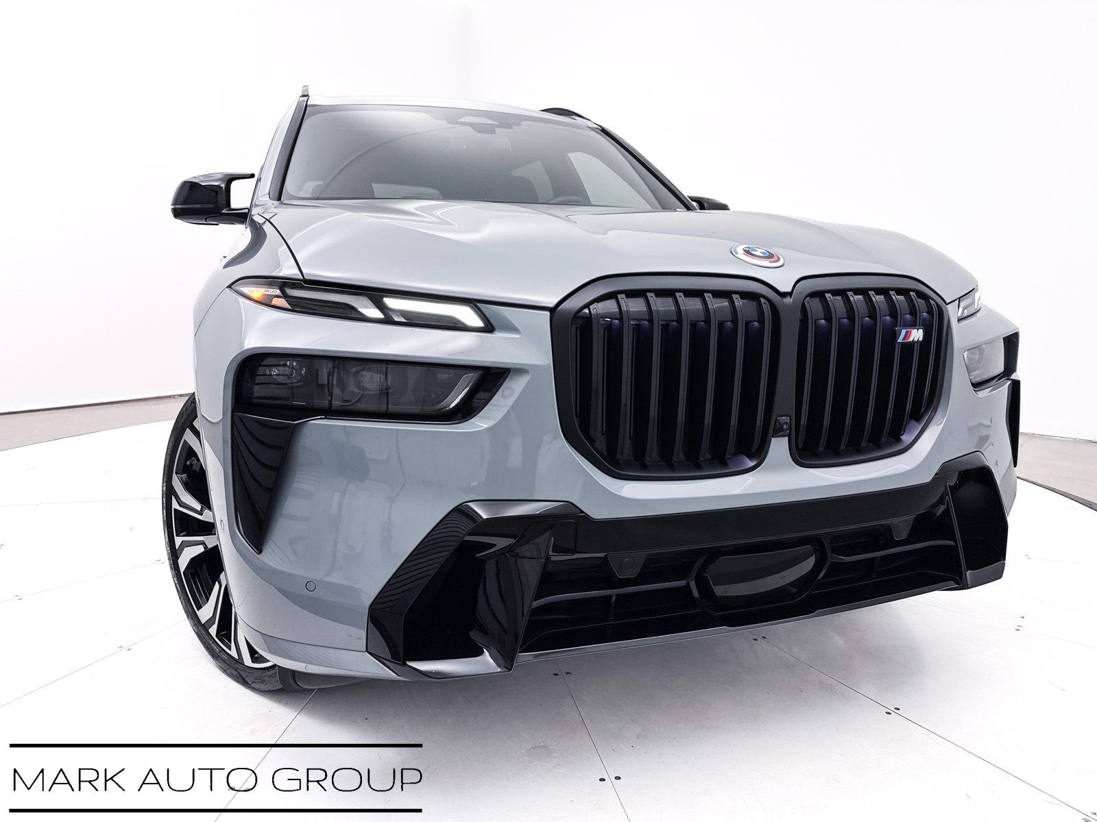 2023 BMW X7 M60i