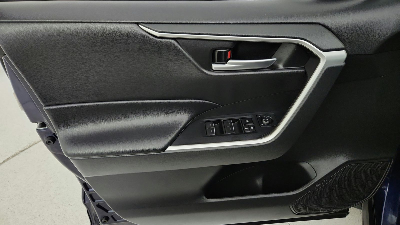 Used 2024  Toyota XLE image 36