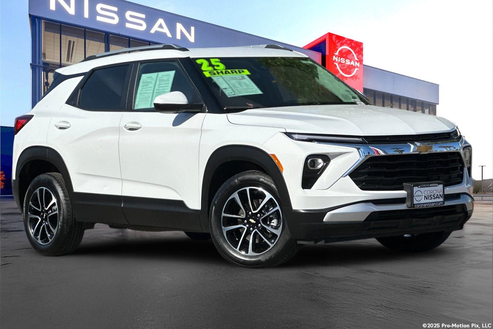 Summit White 2025 Chevrolet Trailblazer SUV / Crossover Four-Wheel Drive 9-Speed Automatic