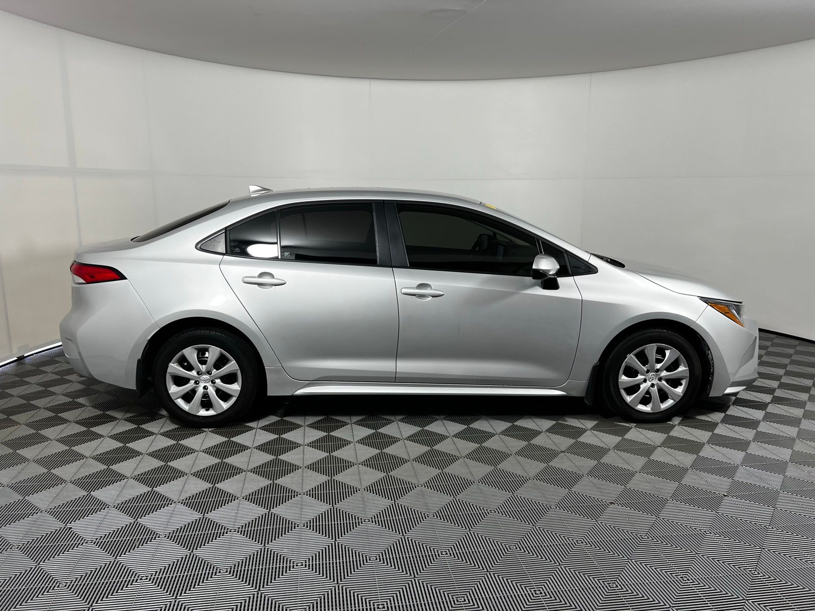 Thumbnail: 2025 Toyota Corolla - 4