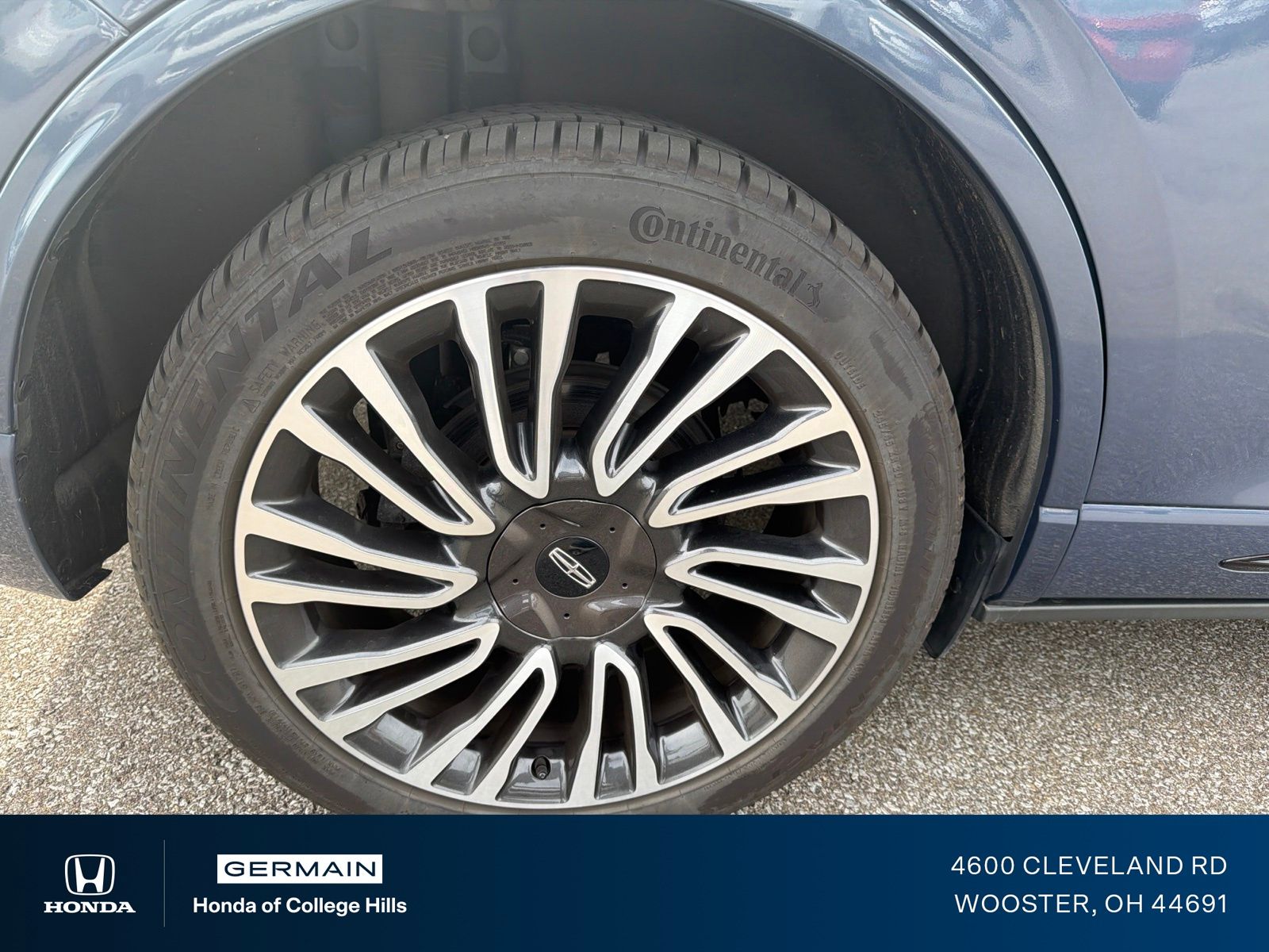 Used 2022 Blue Lincoln Grand Touring image 5
