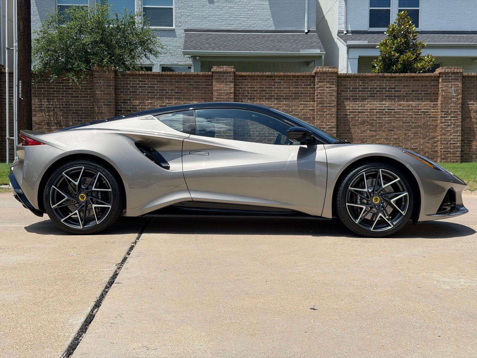 2026 Lotus Emira - Photo 10