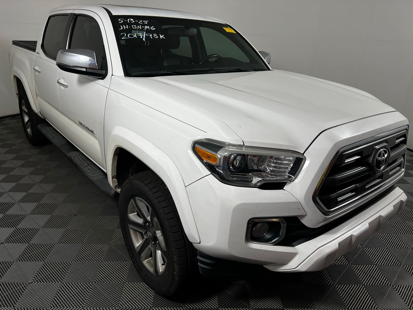 2017 Toyota Tacoma Limited 3