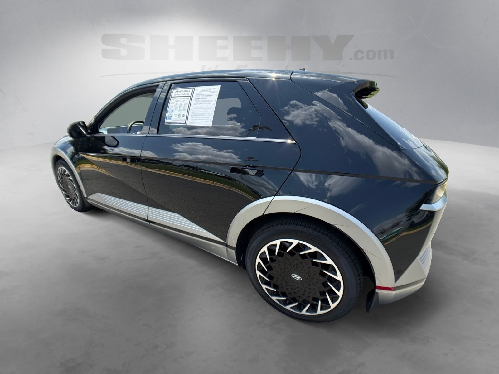 Used 2024 Black Hyundai Limited image 17
