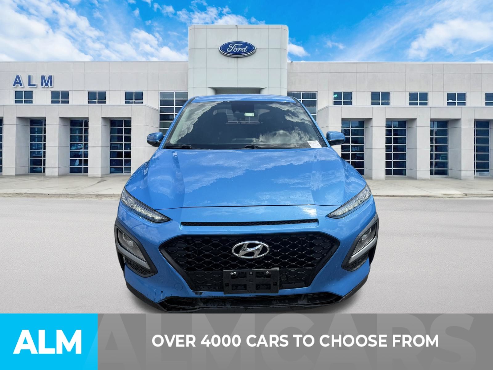 Used 2020 Blue Hyundai SE image 2