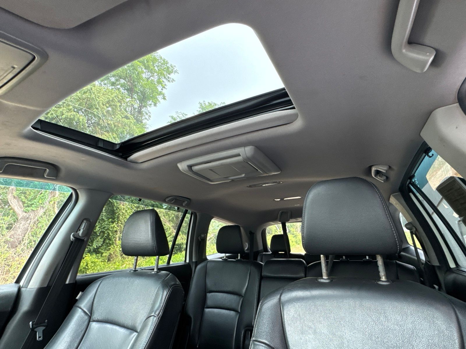 Used 2017 White Diamond Pearl Honda Touring image 10