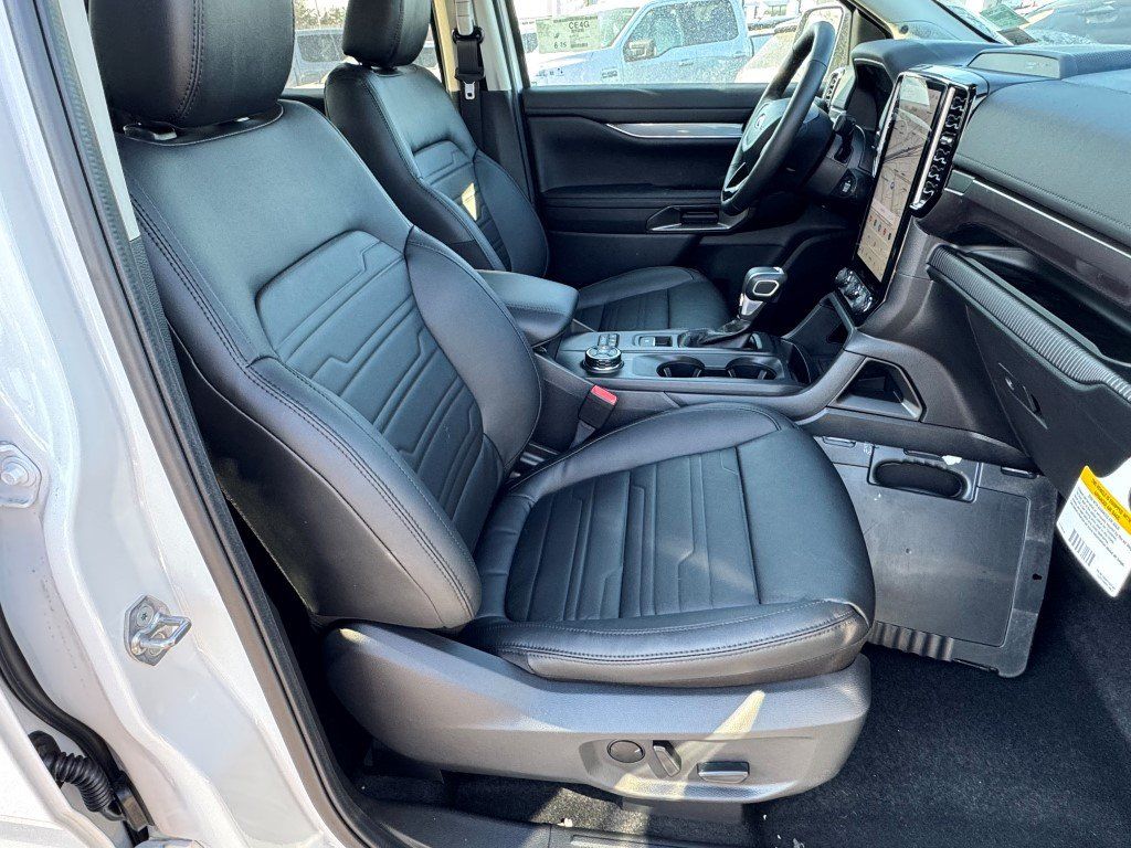 New 2025 Oxford White Ford Lariat image 11