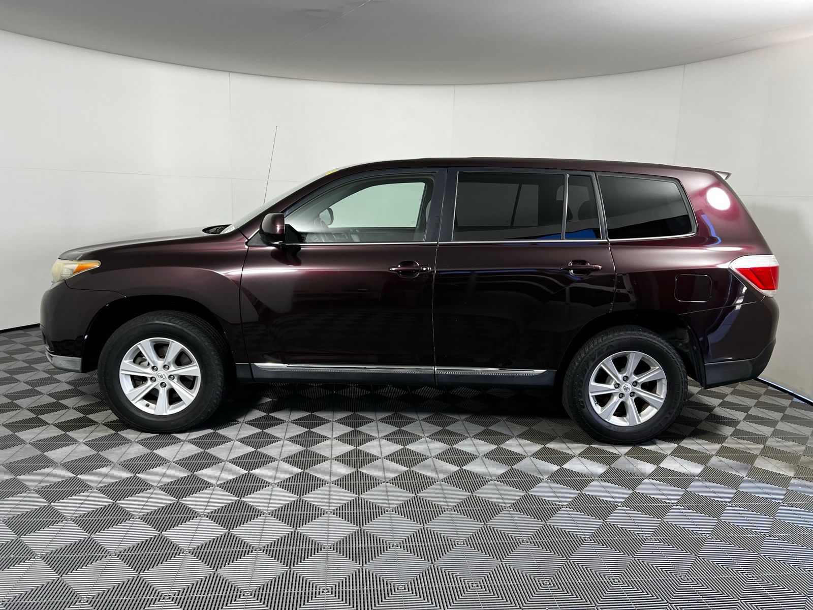 Thumbnail: 2012 Toyota Highlander - 8