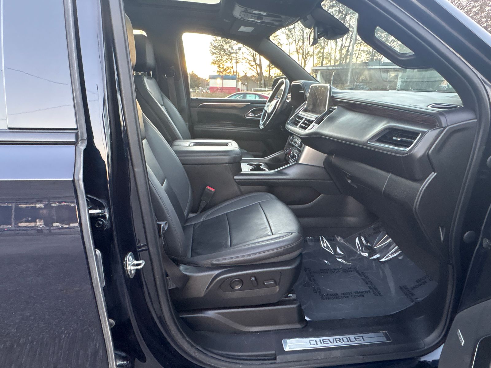 Used 2023 Black Chevrolet Z71 image 9