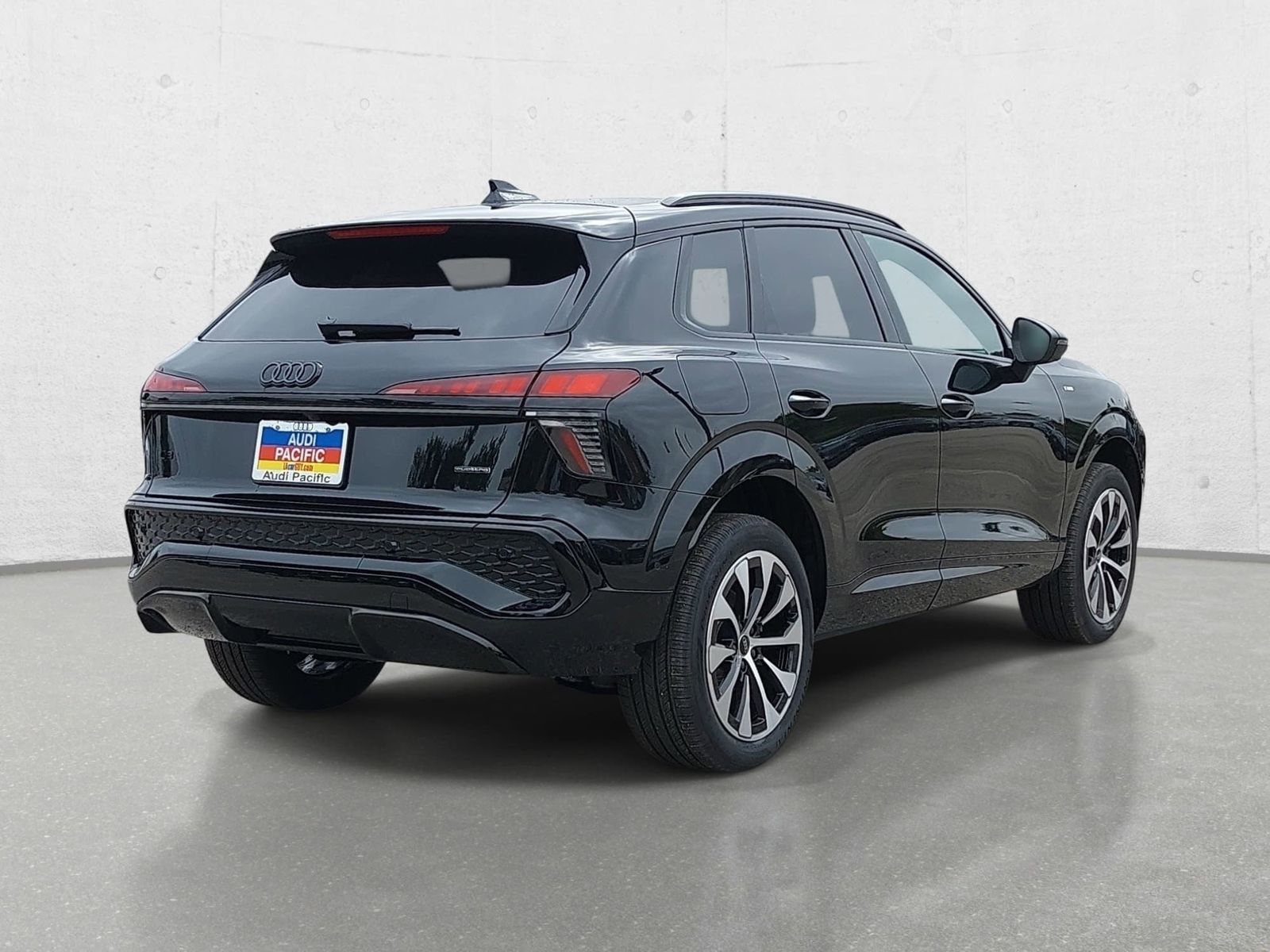 View vehicle photo 5