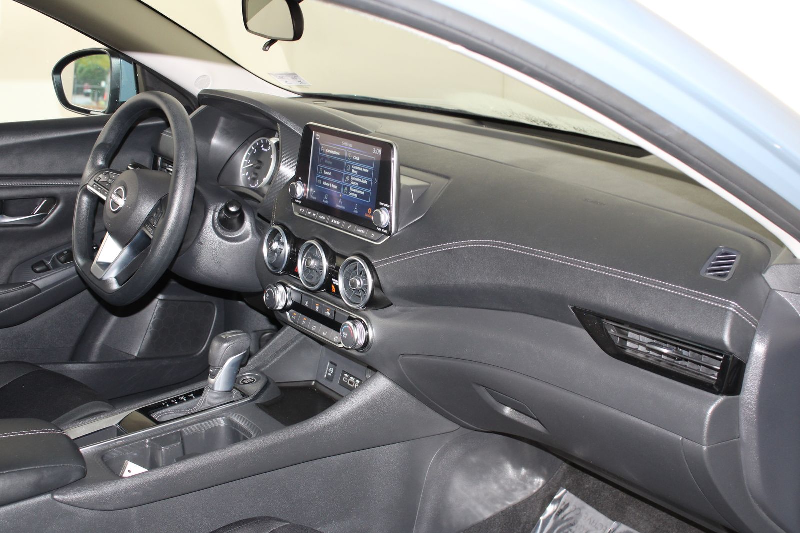 Used 2025 Gray Nissan SV image 14