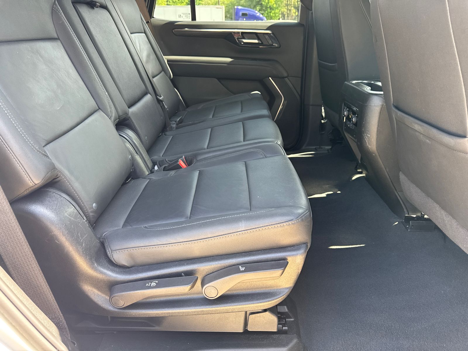 Used 2025 White Chevrolet LT image 15