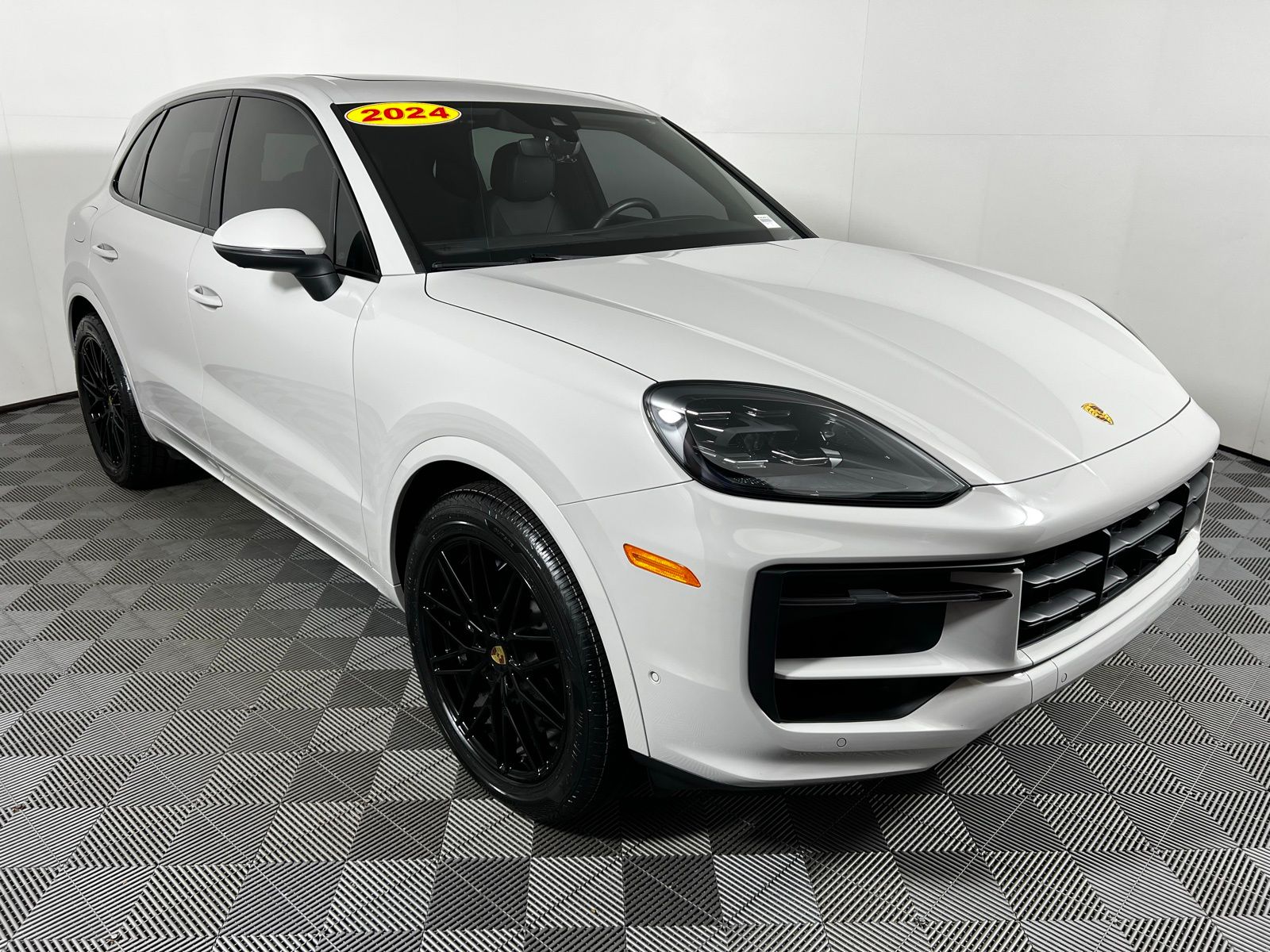 Thumbnail: 2024 Porsche Cayenne - 3