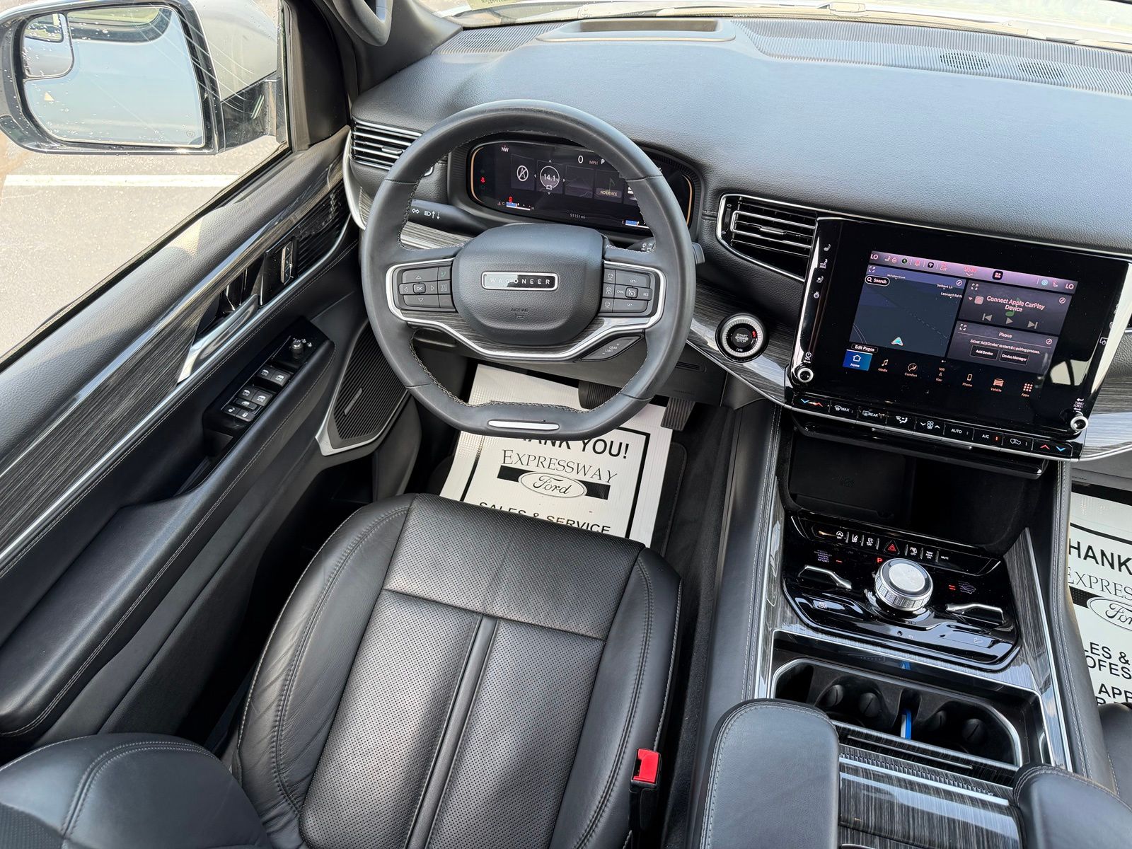2022 Jeep Wagoneer image 16