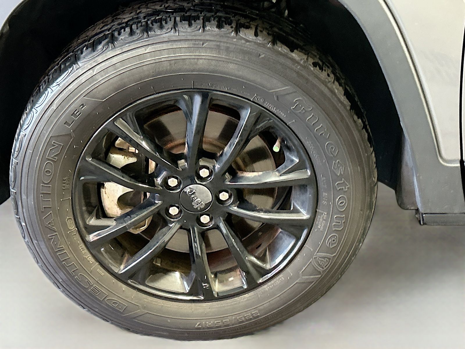 Used 2023 Gray Jeep Altitude image 30