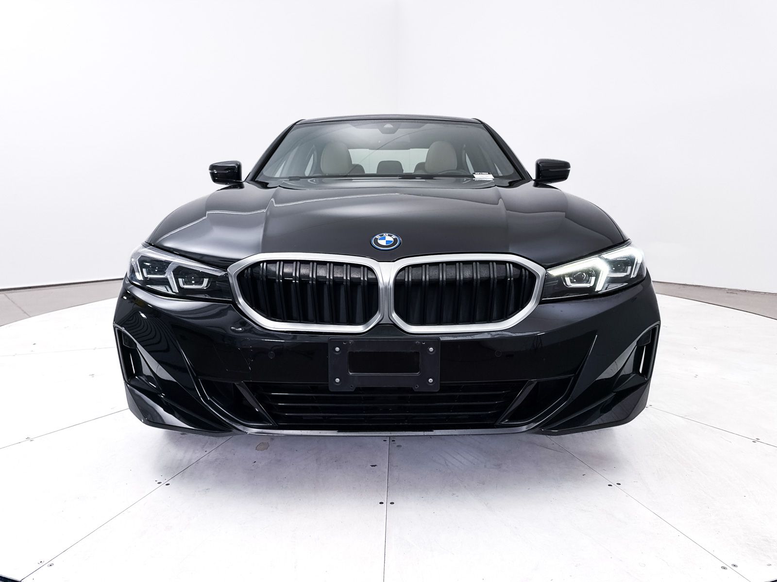 2023 BMW 3 Series 330e - Photo 14