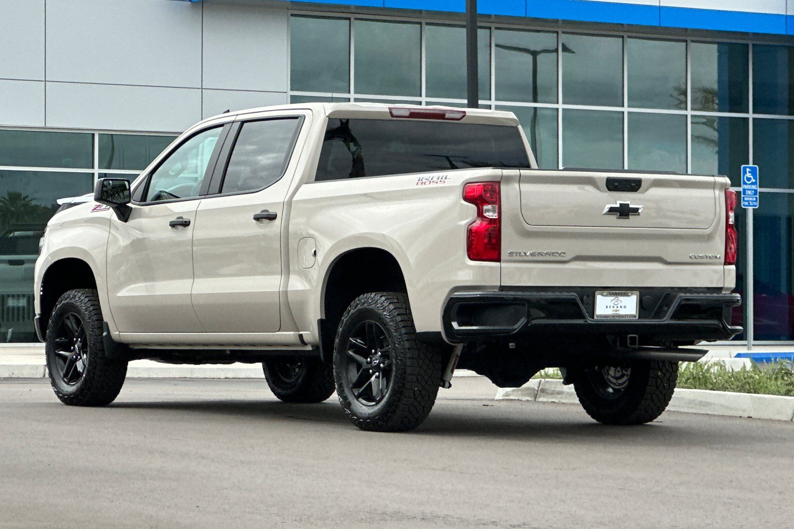 View vehicle photo 6