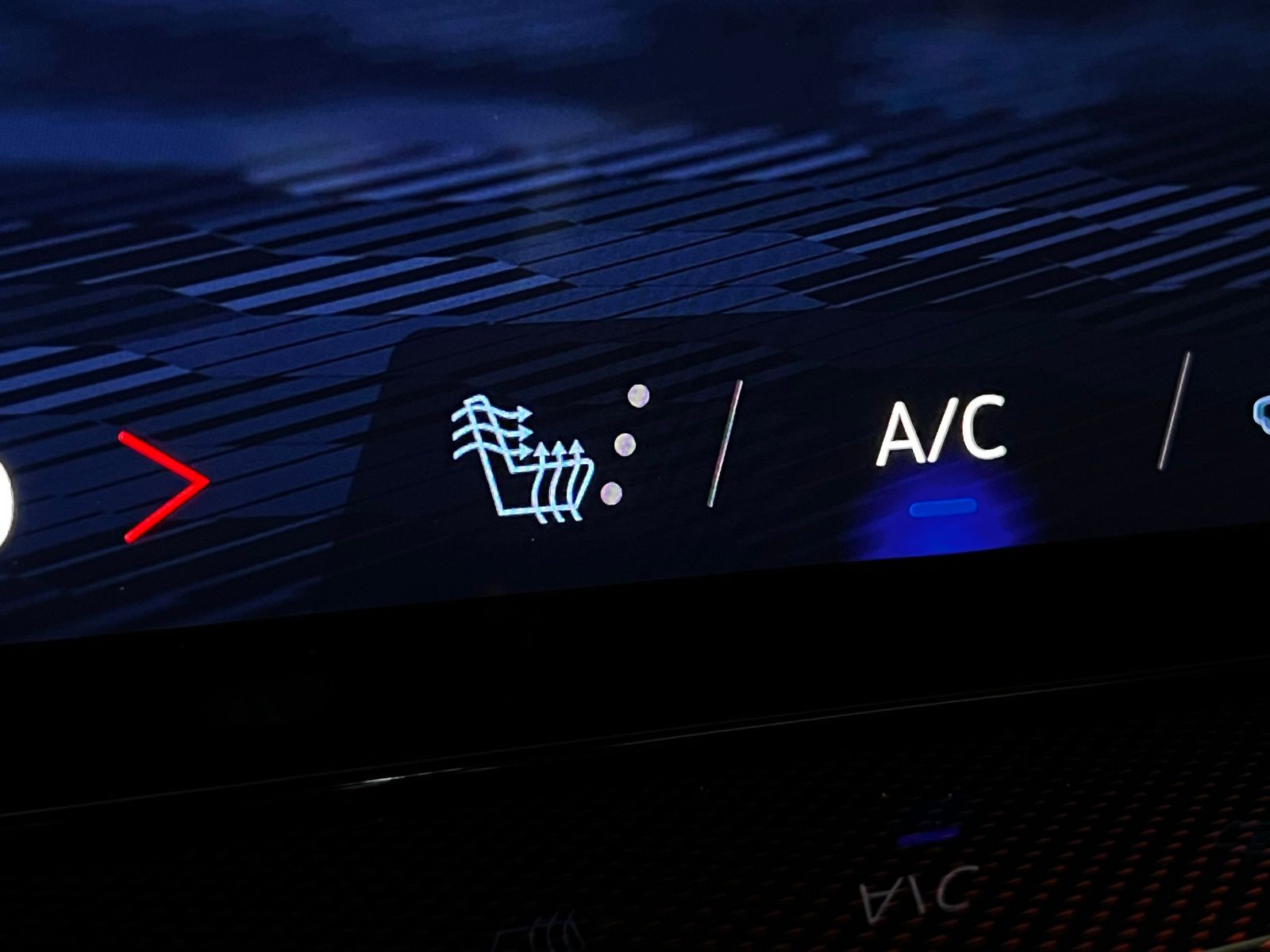 Thumbnail: 2024 Chevrolet Traverse - 19