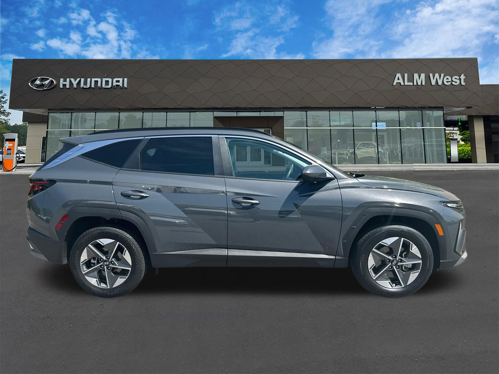 Used 2025 Gray Hyundai SEL image 4