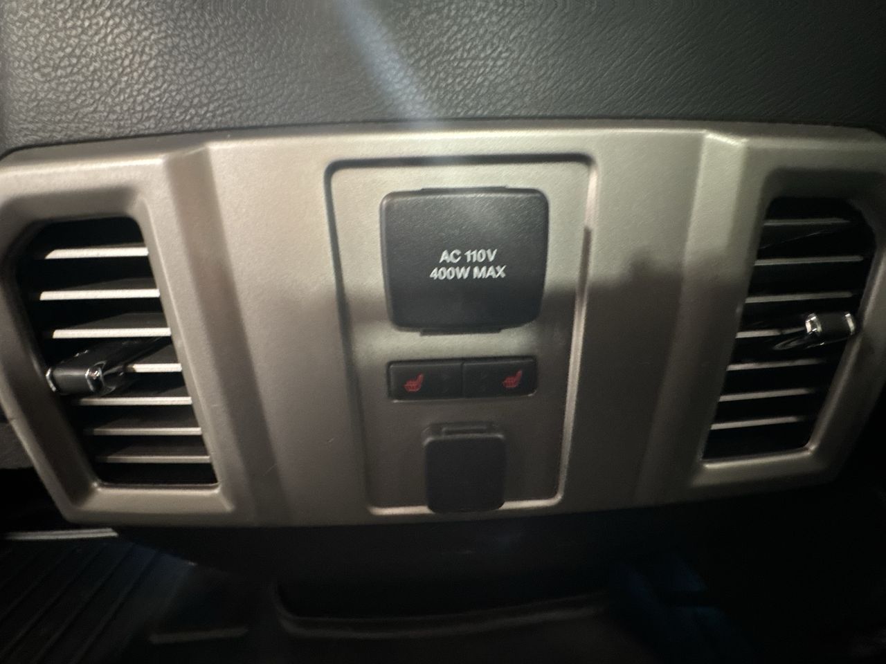 2016 Ford F-150 Lariat photo 28