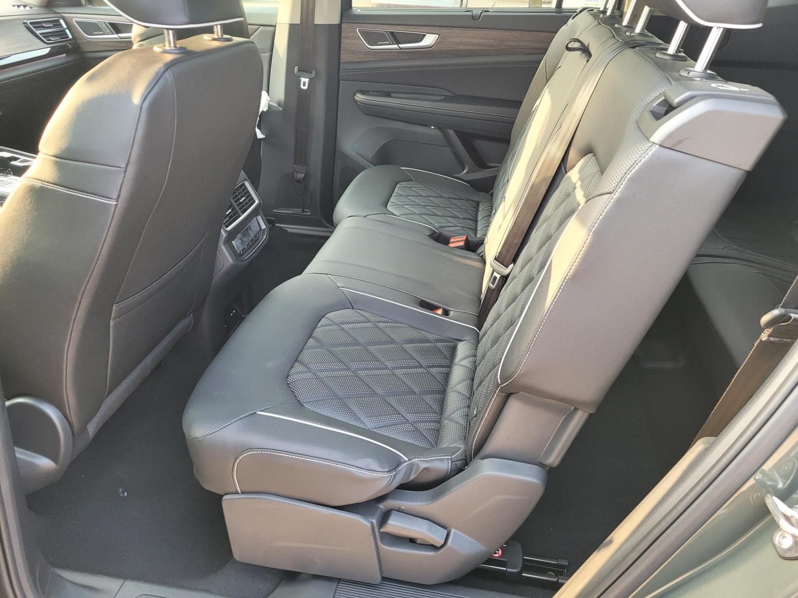 new 2026 Volkswagen Atlas car, priced at $49,958