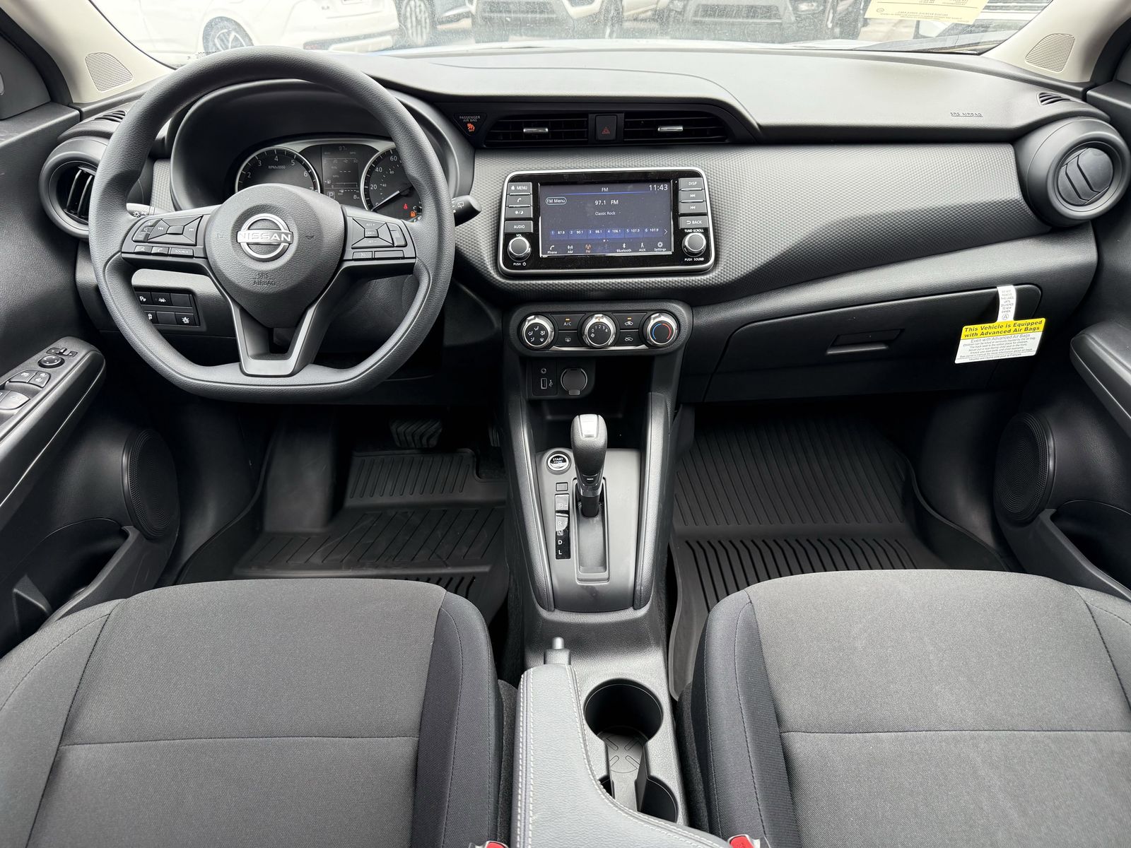 2025 Nissan Kicks Play S photo 2