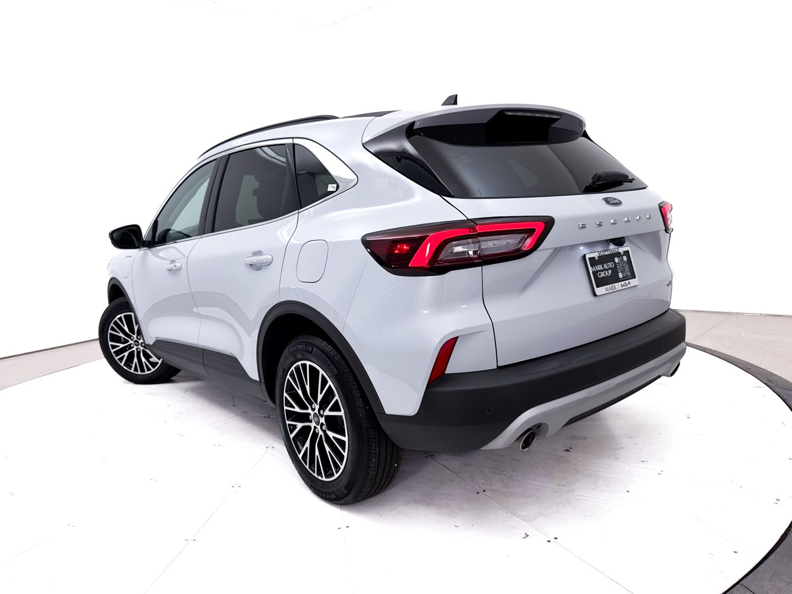 View vehicle photo 2