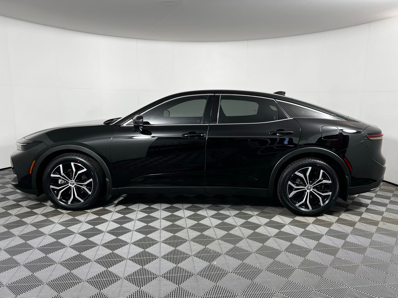 Thumbnail: 2023 Toyota Crown - 8