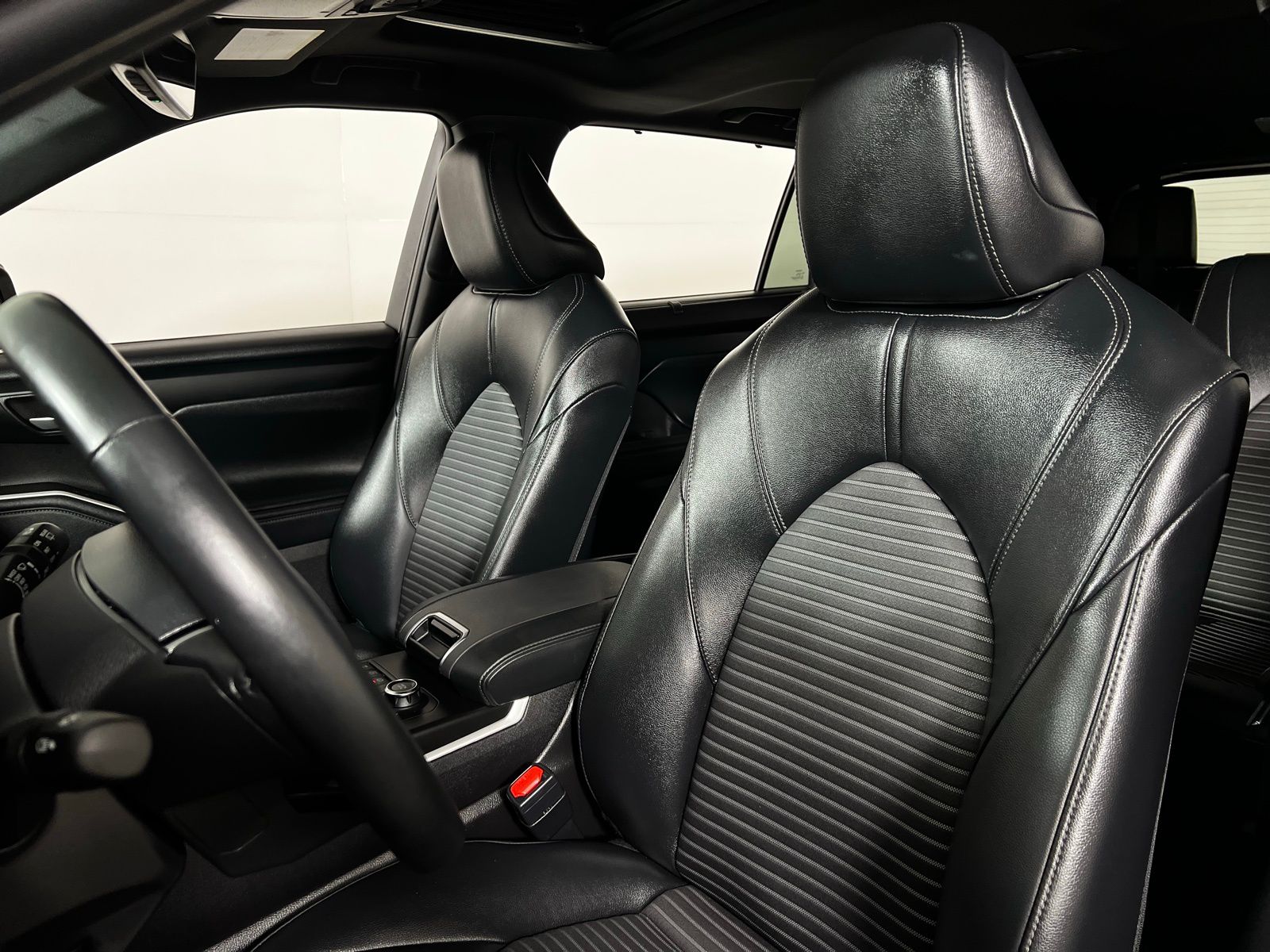 Thumbnail: 2025 Toyota Highlander - 13