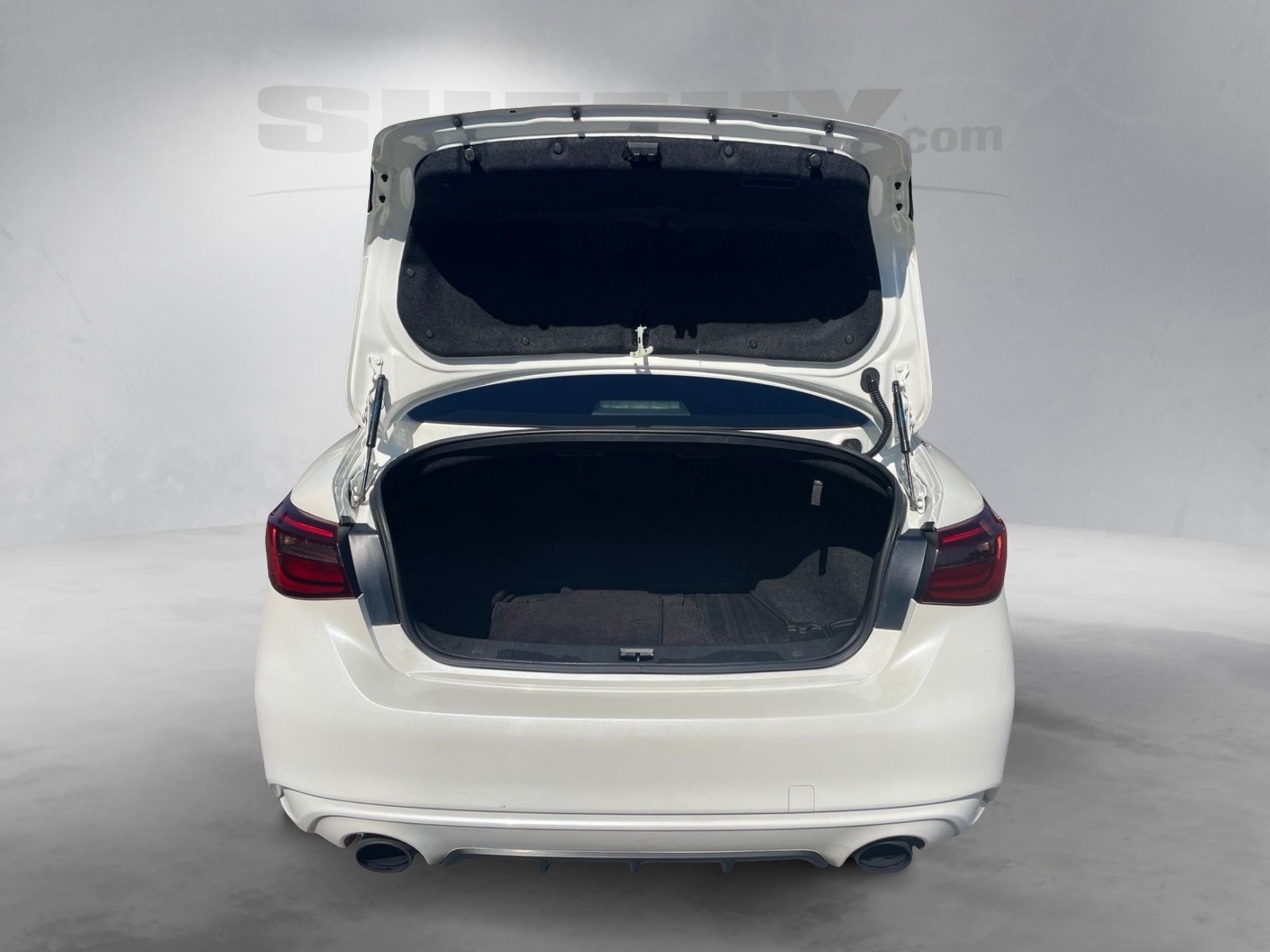 Used 2019 Majestic White INFINITI 3.0t LUXE image 17