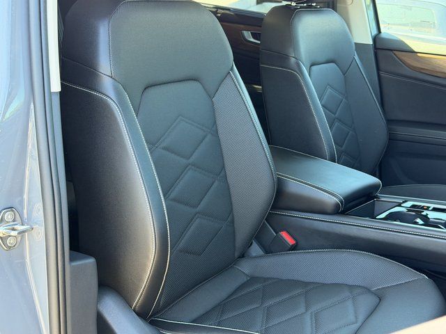 Used 2025 Gray Volkswagen 2.0T SE w/Technology image 11