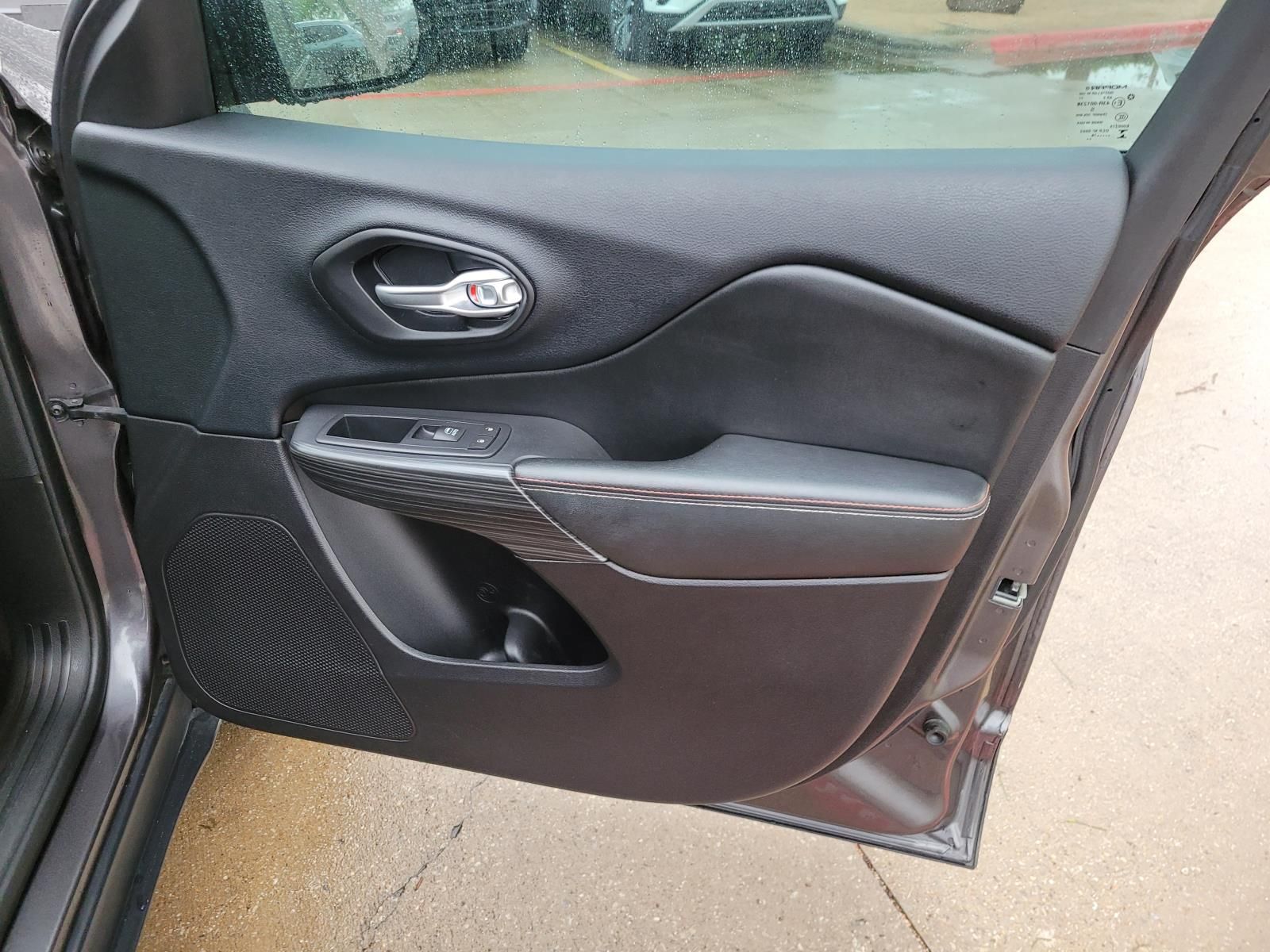 used 2016 Jeep Cherokee car, priced at $13,900