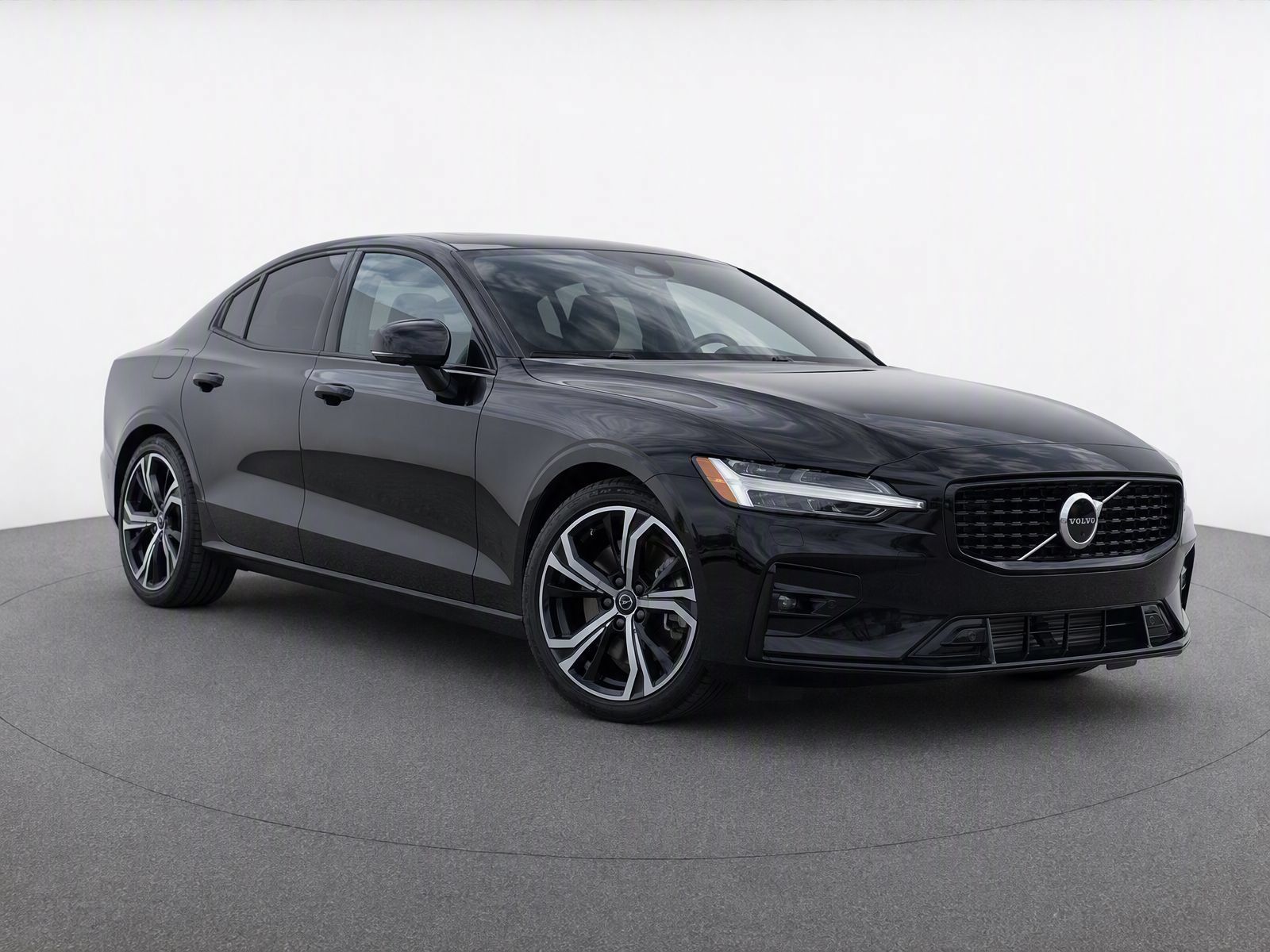 2024 Volvo S60 B5 Plus Dark Theme AWD