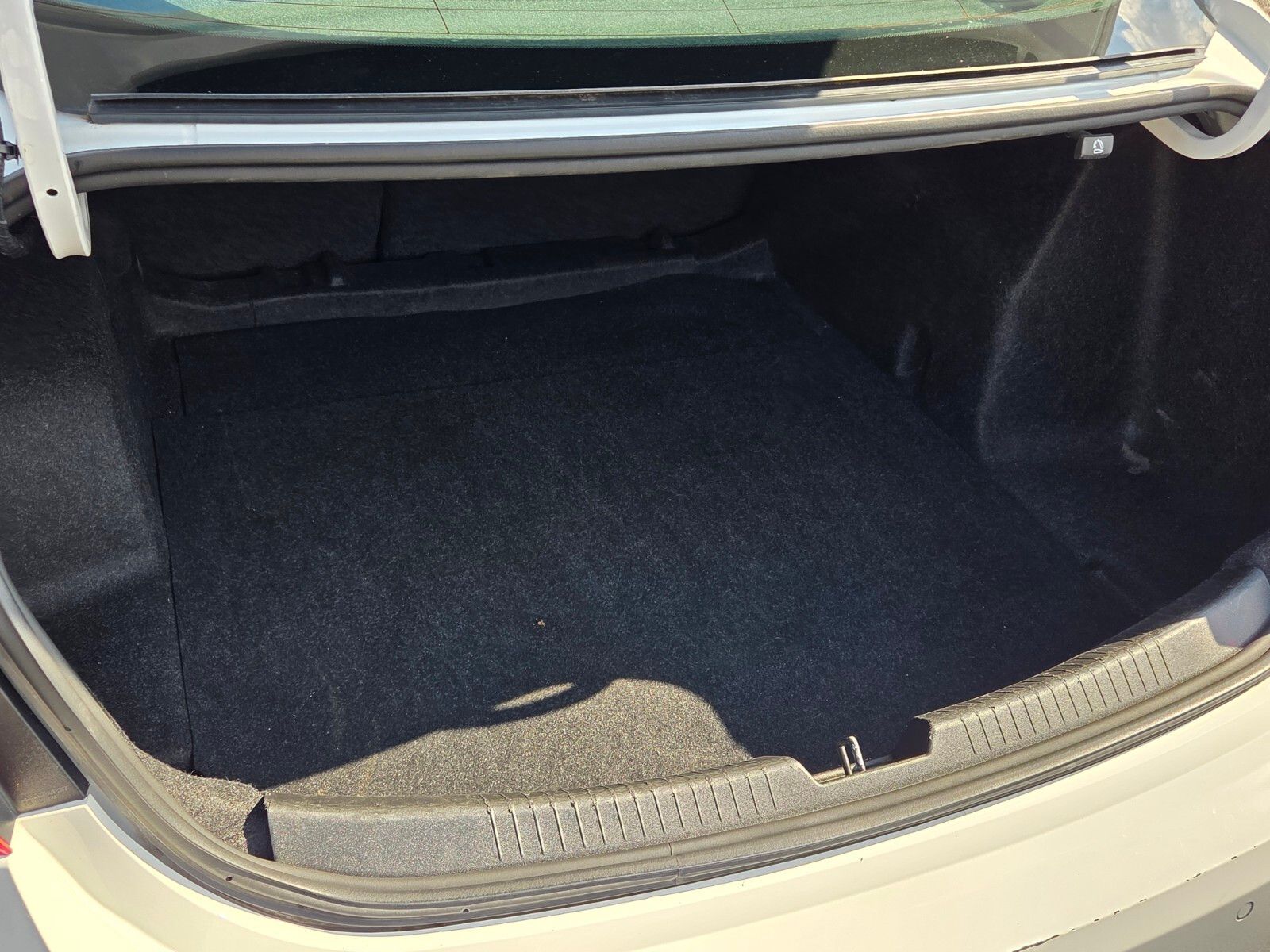 Used 2024 White Chevrolet LT image 13