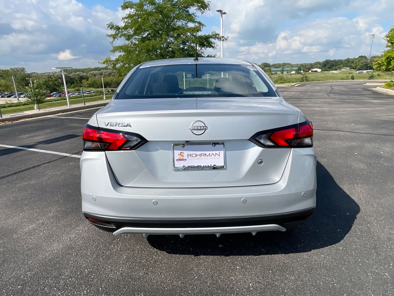 2024 Nissan Versa 1.6 S 32