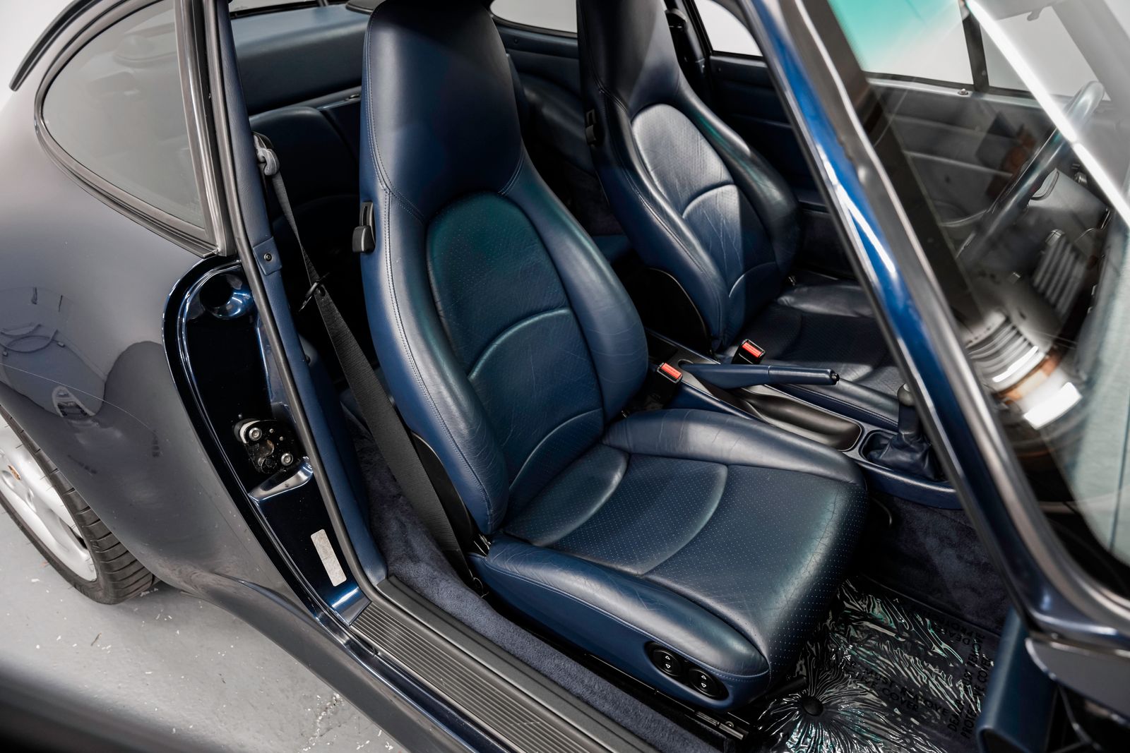 1996 Porsche 911 Carrera 4S — photo 28