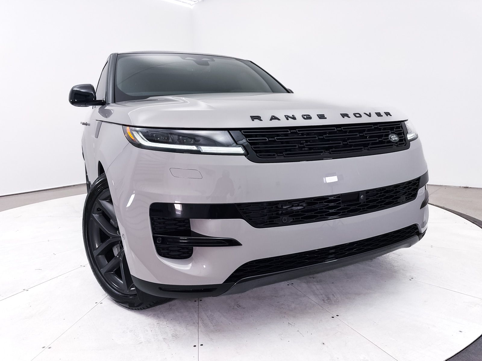 2024 Land Rover Range Rover Sport SE