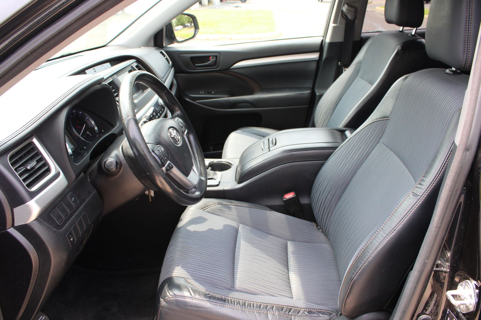Used 2015 Black Toyota LE Plus V6 image 11