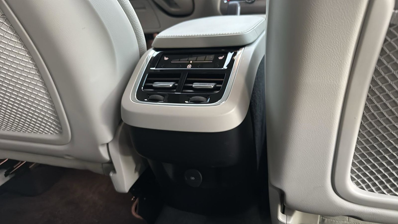 Used Car 2024 Volvo Xc90  B5 Plus For Sale In Austin, Texas