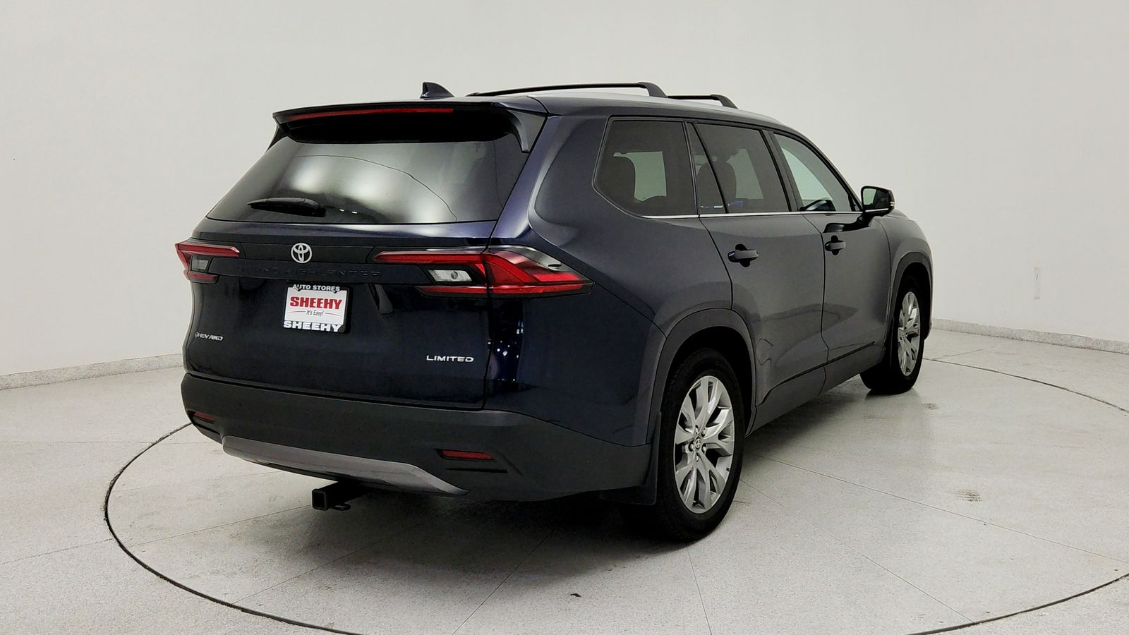 Used 2025  Toyota Limited image 6